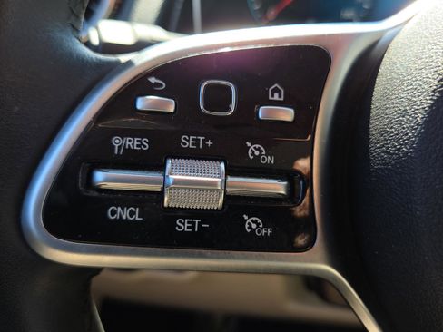 Used 2021 Mercedes-Benz GLB 250 image 33