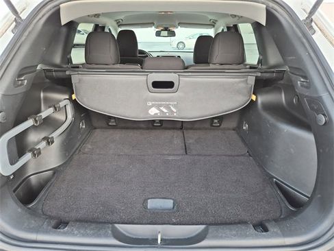 Used 2015 Jeep Cherokee Latitude w/ Cold Weather Group image 12