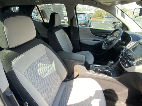 Used 2020 Chevrolet Equinox LS image 17