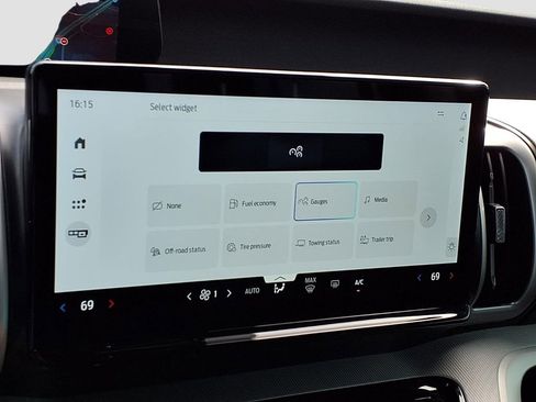 Used 2025 Ford Expedition Active image 11