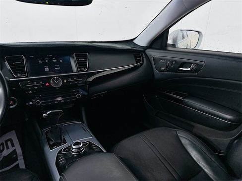 Used 2017 Kia K900 Premium image 24
