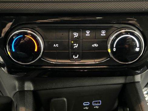 Used 2025 Chevrolet TrailBlazer LT AWD/4WD image 48