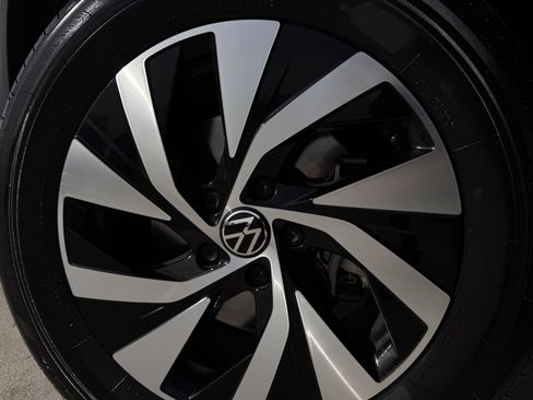 Used 2025 Volkswagen Tiguan S image 10