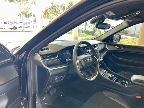 Used 2023 Jeep Grand Cherokee L Altitude image 6