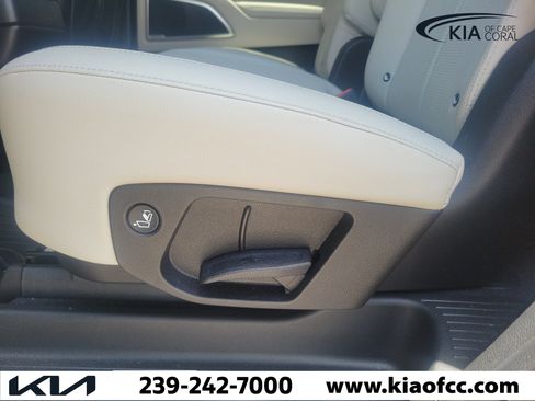 Certified 2022 Kia Telluride EX w/ EX Premium Package FWD image 13