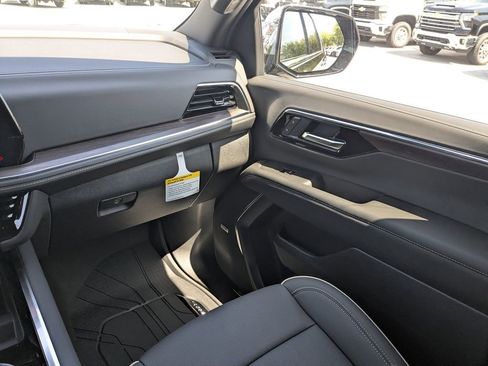 New 2026 Chevrolet Suburban Premier RWD image 16