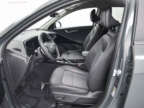 Used 2023 Kia Niro EX w/ EX Cold Weather Package image 13