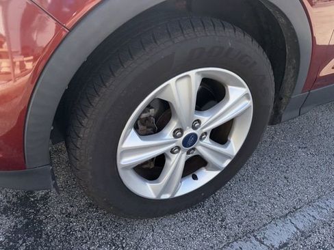 Used 2015 Ford Escape SE w/ Equipment Group 201A image 3