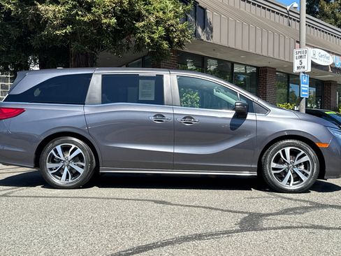 Used 2023 Honda Odyssey Touring image 3