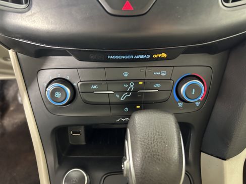 Used 2017 Ford Focus SE FWD image 21