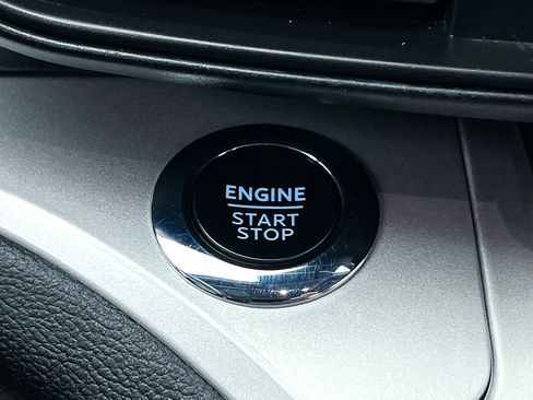 Used 2023 Ford Explorer XLT image 21