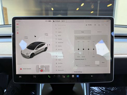 Used 2018 Tesla Model 3 Long Range RWD image 16