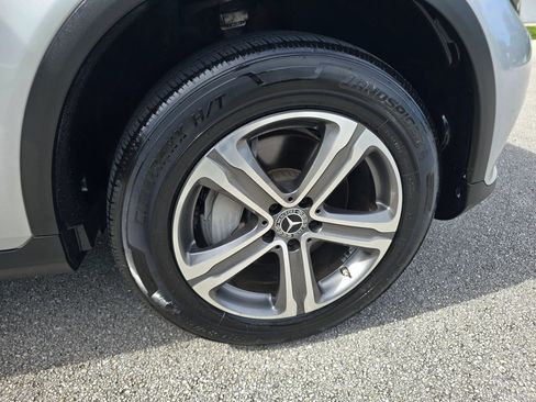 Used 2019 Mercedes-Benz GLC 300 w/ Premium Package image 20