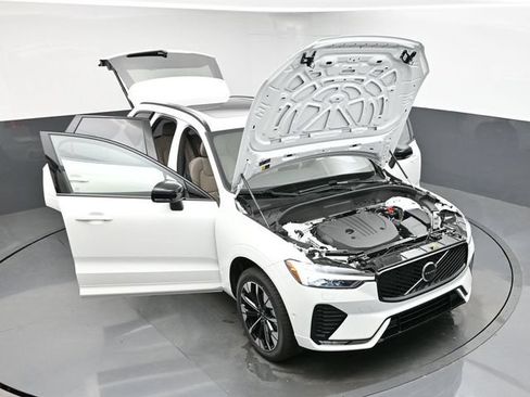 New 2026 Volvo XC60 B5 Plus w/ Protection Package Premier AWD/4WD image 49