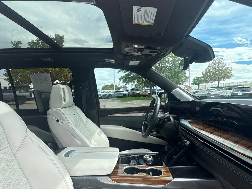 Certified 2025 Cadillac Escalade ESV Sport Platinum RWD image 29