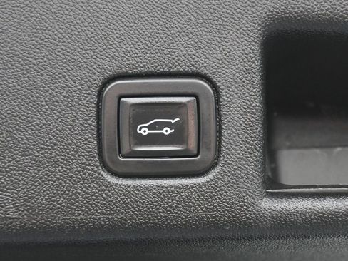 Used 2022 Chevrolet Equinox Premier FWD image 34