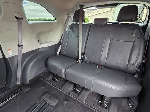 Used 2021 Toyota Sienna LE FWD image 17