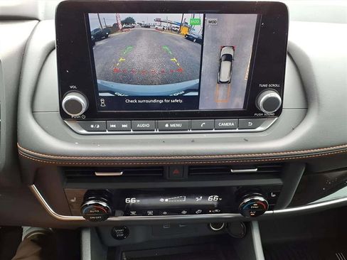 Used 2025 Nissan Rogue SV image 15