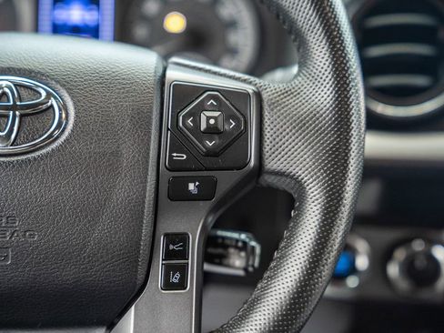 Used 2019 Toyota Tacoma TRD Sport image 27