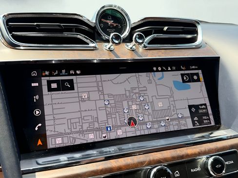 Used 2023 Bentley Bentayga AWD/4WD image 79