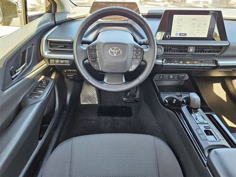 Used 2025 Toyota Prius LE image 16