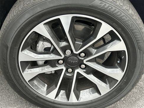 Used 2022 Jeep Grand Cherokee Overland w/ Advanced Protech Group III image 7