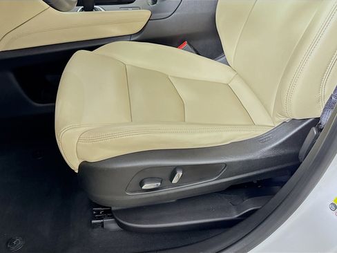 Used 2017 Cadillac XT5 FWD image 20