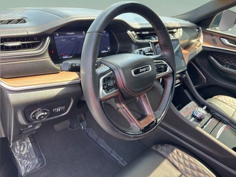 Used 2025 Jeep Grand Cherokee Summit AWD/4WD image 20