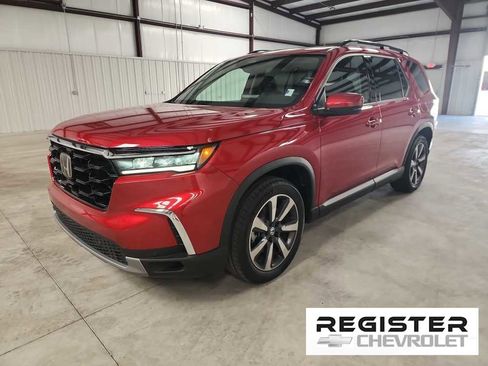 Used 2025 Honda Pilot Touring image 1