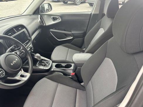 Used 2023 Kia Soul LX w/ Option Group 015 image 5