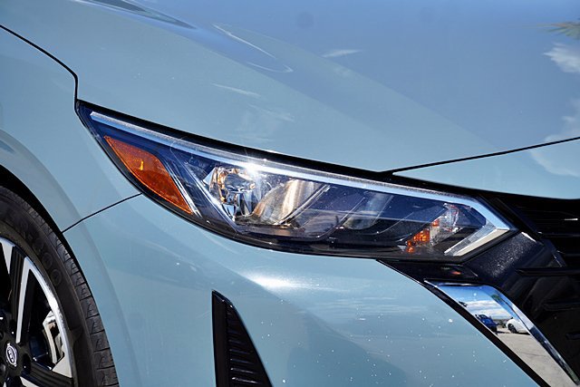 Used 2024 Nissan Sentra SV FWD image 12