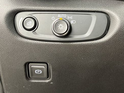 Used 2025 Chevrolet Blazer LT image 40