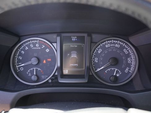 Used 2021 Toyota Tacoma TRD Off-Road w/ TRD Premium Off Road Package image 11