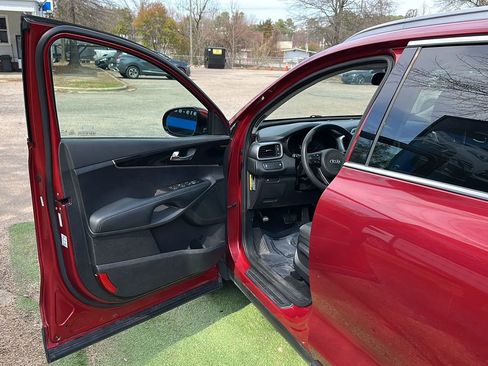 Used 2017 Kia Sorento LX image 13