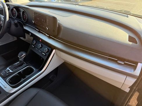 Used 2024 Kia Carnival LX image 21