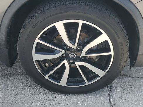 Used 2018 Nissan Rogue SL w/ Premium Package FWD image 11