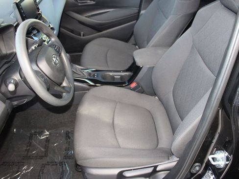 Used 2022 Toyota Corolla LE image 5