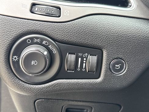 Used 2021 Jeep Cherokee Latitude Lux 80th Anniv w/ Quick Order Package 26U 80TH FWD image 40