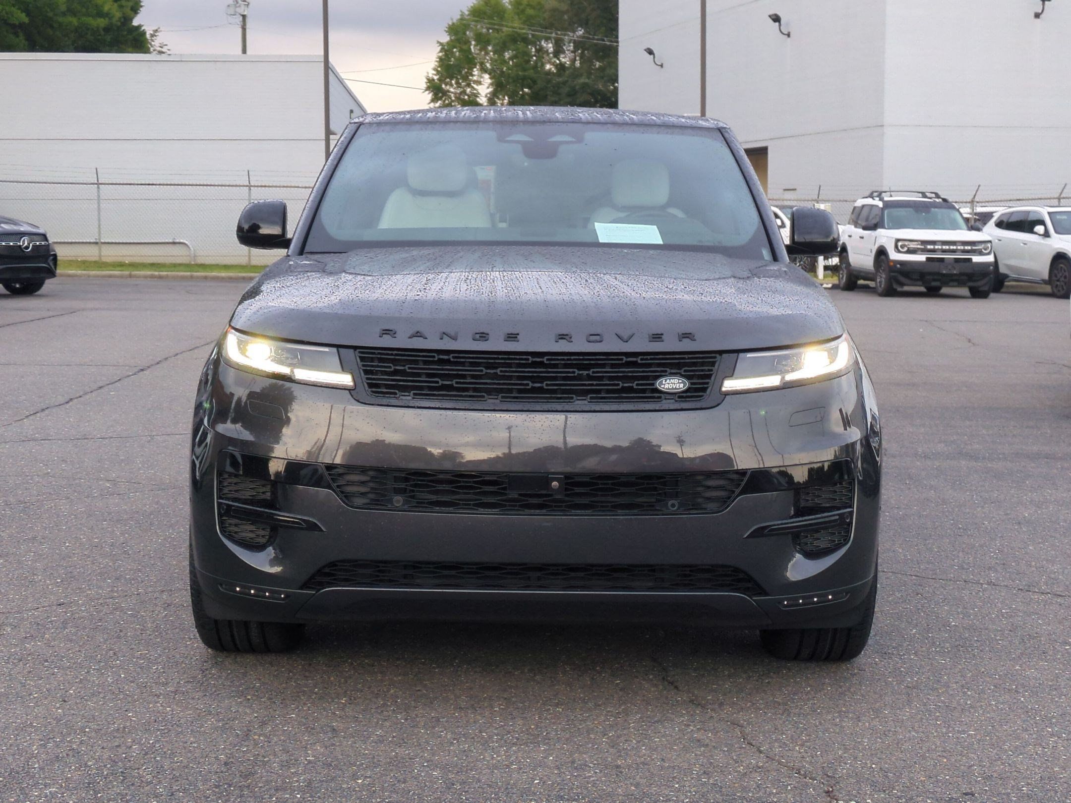 Used 2024 Land Rover Range Rover Sport SE AWD/4WD image 8