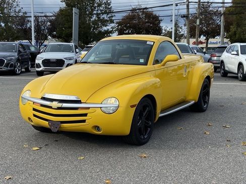 Used 2004 Chevrolet SSR w/ Preferred Equipment Group image 9