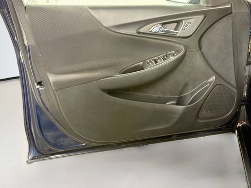 Used 2021 Chevrolet Malibu LT FWD image 17