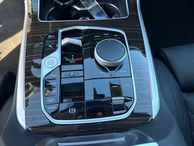 Used 2025 BMW X7 xDrive40i w/ Premium Package AWD/4WD image 23