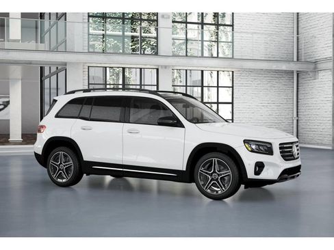 Used 2026 Mercedes-Benz GLB 250 4MATIC image 13