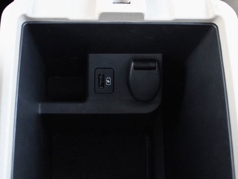 Used 2018 Nissan Rogue SV image 42