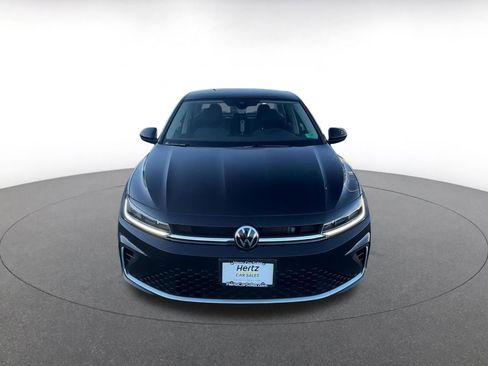 Used 2025 Volkswagen Jetta SE image 4