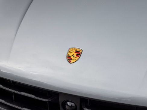 Certified 2026 Porsche Macan AWD/4WD image 17