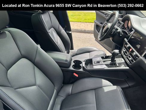 Used 2025 Porsche Macan AWD/4WD image 12