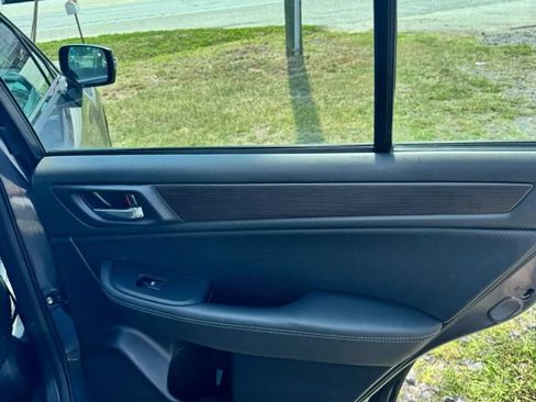Used 2017 Subaru Legacy 2.5i Limited AWD/4WD image 16