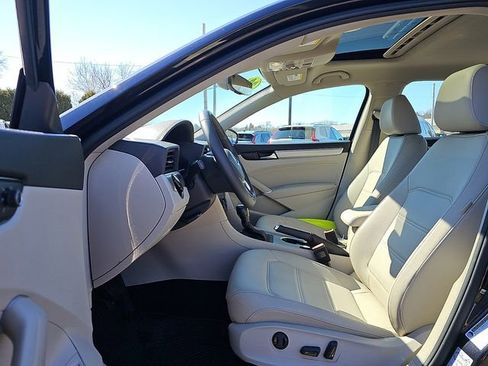 Used 2022 Volkswagen Passat 2.0T SE image 14
