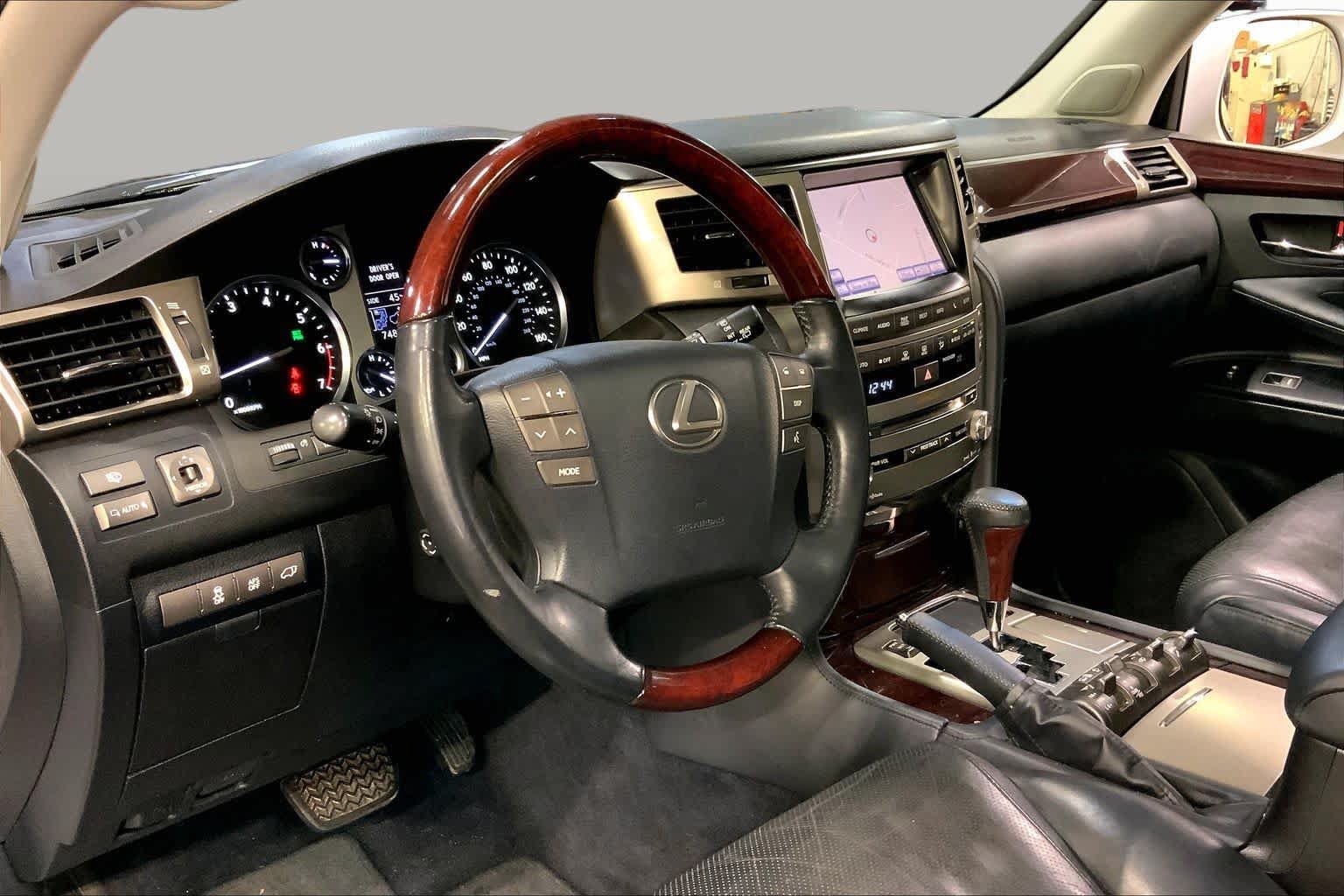 Used 2013 Lexus LX 570 4WD image 18